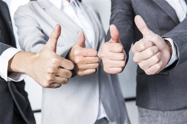 如何平衡員工個(gè)人績效與企業(yè)整體目標(biāo)，實(shí)現(xiàn)雙贏？