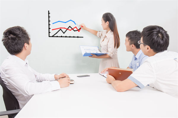 績效咨詢過程中，如何確保咨詢方案的落地實(shí)施？
