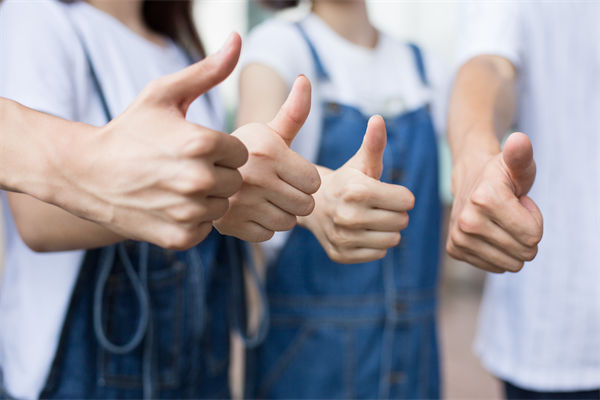 企業(yè)文化標語掛滿墻，為何員工依然缺乏認同感？