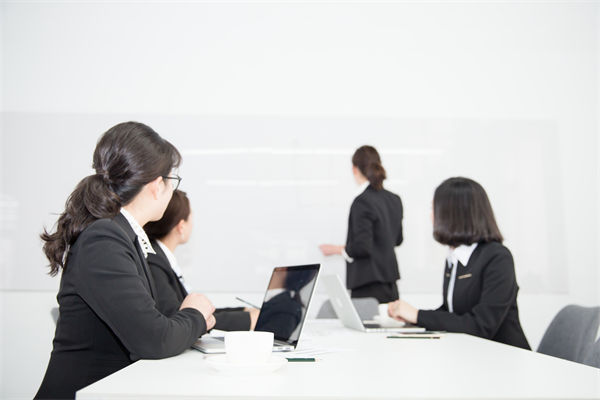 人力資源該管控還是賦能？多數(shù)企業(yè)都踩錯(cuò)了管理節(jié)奏！